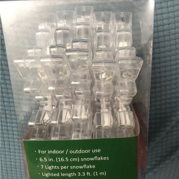 5 Count Snowflake String Light Indoor/Outdoor 6.5” - Picture 2 of 3